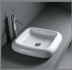 Model: 9013 Kvadratisk design porcelænshåndvask  til montering på bord. Uden overløb.  470x470x105